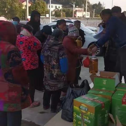 春节慰问送温暖，乡村振兴心连心。