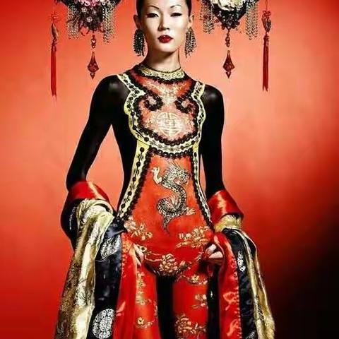 把水墨丹青描绘在身体上，将会呈现怎样一场美的盛宴……