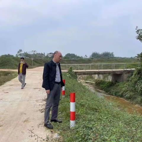 陈方副县长赴多文镇巡河