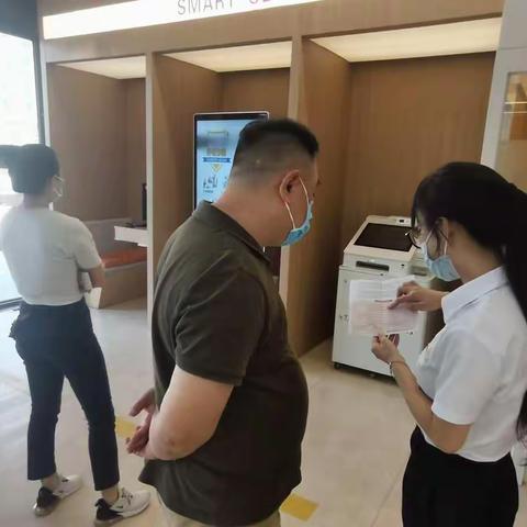 泰隆银行鹿城支行开展“手机银行”推广宣传