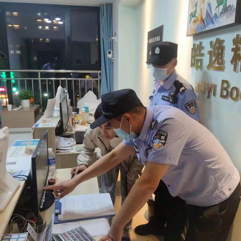 唐冶派出所组织警力对治安重点场所开展清查行动