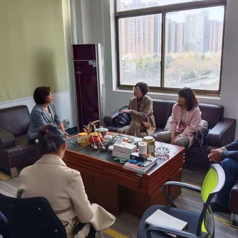 省行私银中心前往自贸片区分行带队营销私银客户