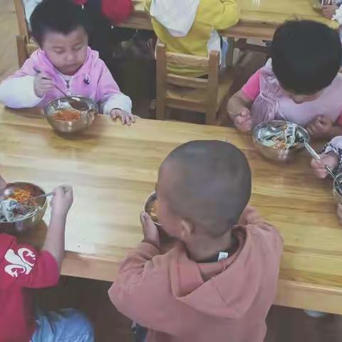 甘肃省听力语言康复中心幼儿园小二班安全第一课“饮食安全”教学活动