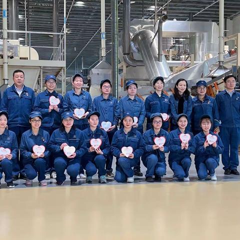 巾帼有担当，温暖长相伴——武汉卷烟厂举行“三·八”妇女节慰问女职工活动