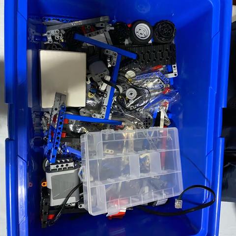 惠科技—感应小汽车（三2班丁晨策）