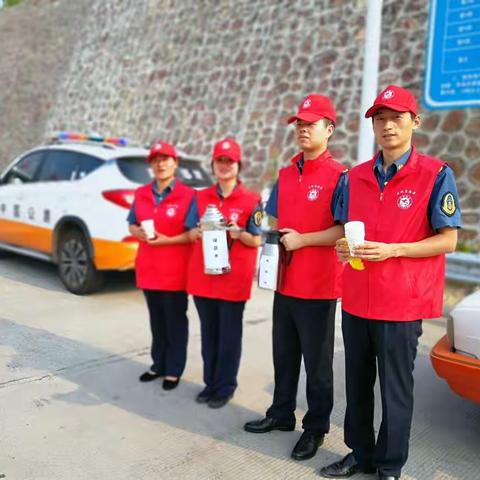 我为司乘送清凉 新密路产大队获好评