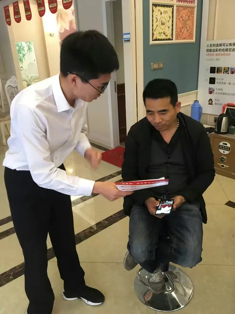 [金华银行衢州龙游支行] 五一假期开展零售宣传活动