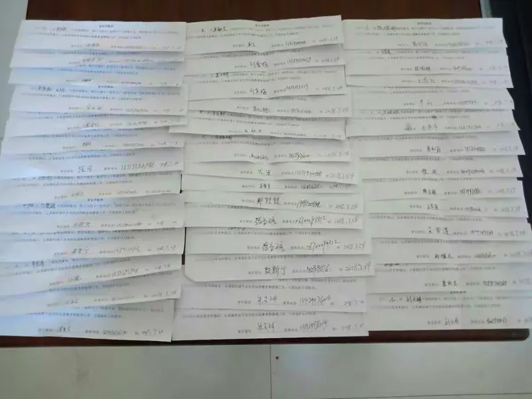 幼儿家长阅读暑期防溺水安全告家长书后，签订完的告家长书回执单。