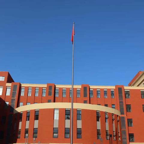 “贯彻二十大精神，掀冬学冬练热潮”枣庄市第十五中学（光明路校区）升旗仪式暨冬学冬练启动仪式