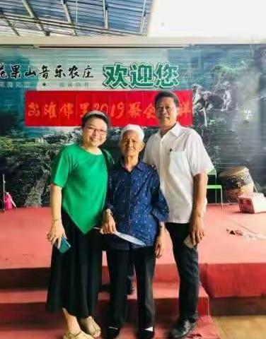 荣宽和老妈在一起