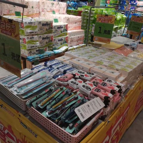 新唐万科店周二会员日商品陈列