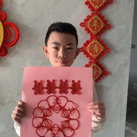 “小手拉大手 ，欢欢喜喜过大年”——第十小学开展巧手剪窗花，欢乐过新年春节剪纸主题活动