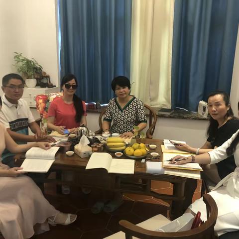 聚方庭谈素养 浸书香致芳华