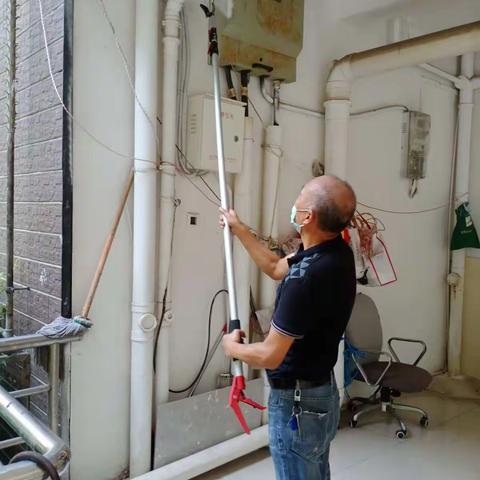 冰塘社区开展飞线整治行动，营造安全和谐居住环境