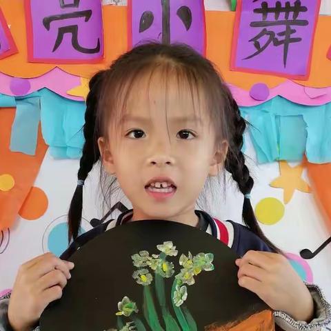 红太阳幼儿园小彩虹班小小达芬奇绘画课《水仙花》