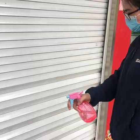 邮储银行天长市二凤路支行对网点进行消毒清洁，助力疫情解封后的复工工作