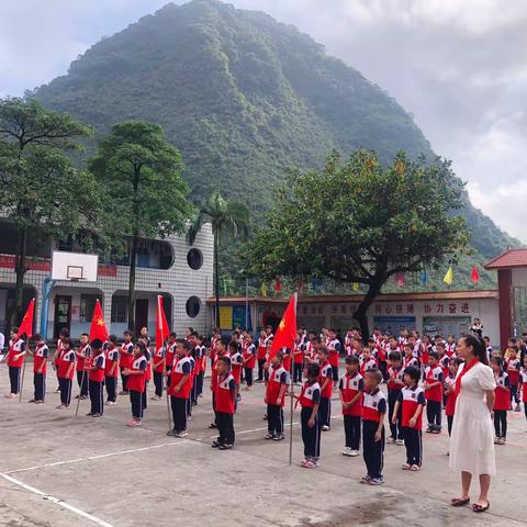 “喜迎二十大，童心向党”——2022年大兴镇林堂小学少先队入队仪式暨“优秀少先队员”颁奖仪式