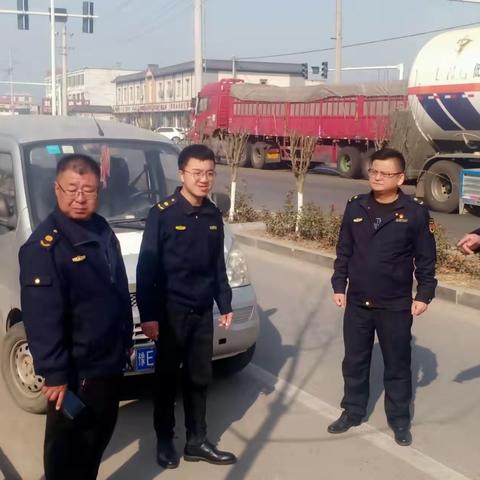 持续坚持人居环境卫生清扫，打造美丽新农村
