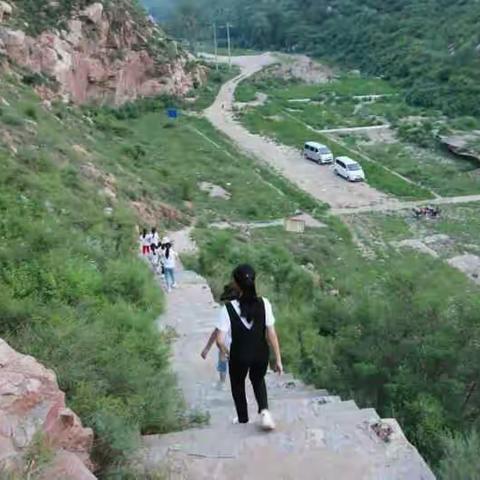 一次接地气的游历，孩子的童年应属于自己，带他们走进大自然，让他们尽情释放快乐、释放童趣!