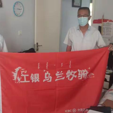 炎炎夏日服务暖人心——凉城支行为百岁老人上门修改密码
