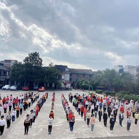 丰富多彩的课间     绽放最美的瞬间                         ——长冲铺小学