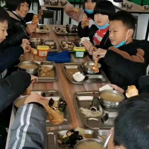 肥乡区光明实验小学四年级二班的孩子们老师想你们啦！你们在家要乖乖的😘😘😘