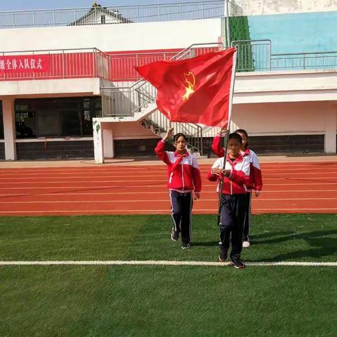 拥抱新时代，争做好队员——龙居镇中心学校少先队入队仪式