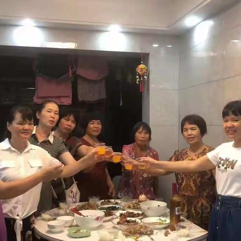 姐妹聚，情谊浓