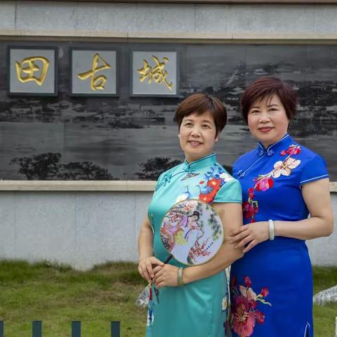 穿旗袍的女歌友
