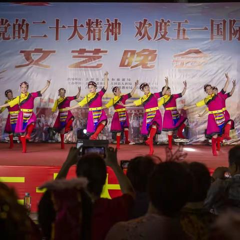 《洗衣歌》参加庆祝“五一”演出