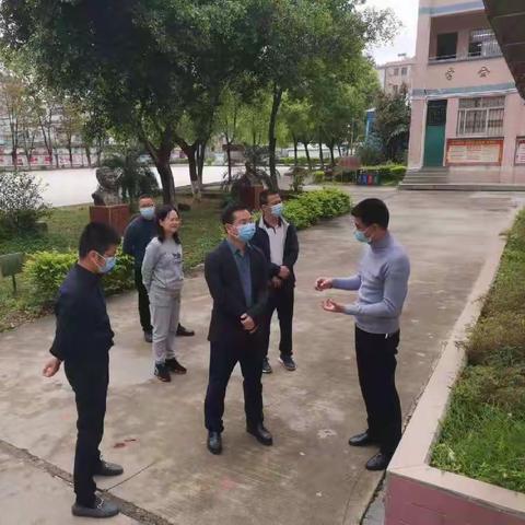 县领导到龙门县铁岗学校开展督导检查疫情防控工作