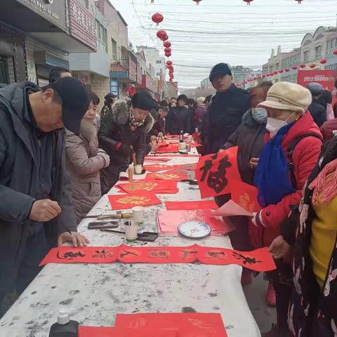 翰墨飘香  埔湖县图书馆开展送春联活动