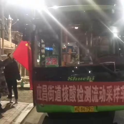 下沉一线 他们就地“转岗”志愿者