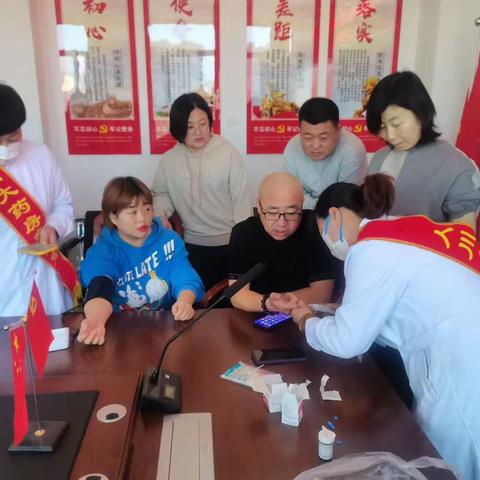 赤峰广电发射台经棚台携手老百姓人川大药房举行“公益健康行”主题活动