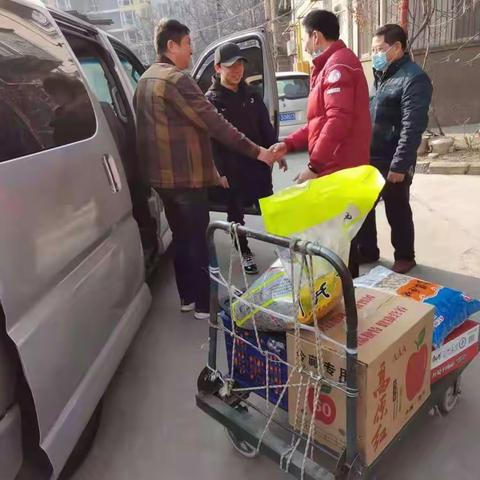 辞旧迎新，在新春来临之际，保卫部部长带队慰问胡家庙粮库在岗职工，同时刘飞书记带队对胡家庙粮库进行检查！