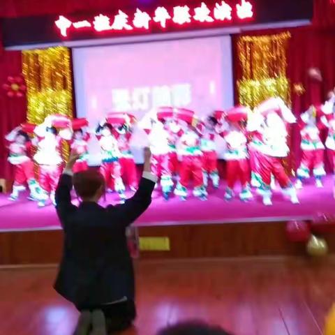 二0二O年金钥匙幼儿园中一班喜迎新年联欢会