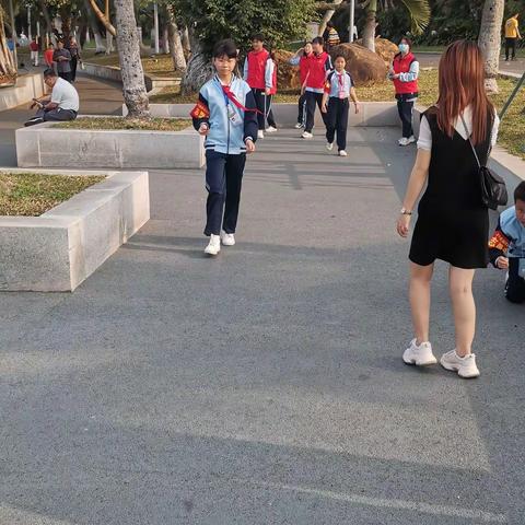 学习“雷锋精神”，争当优秀少年——海口市西湖实验学校3月“学雷锋”志愿活动纪实