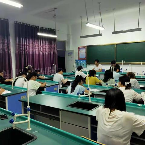 防震演练防患未然 安全意识深入人心——樊村镇中心小学住宿生夜间应急防震疏散演练活动纪实