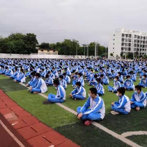 当阳光驱散阴霾，我们如约相聚校园—记东方市铁路中学2020年春季学期高二年级开学第一天