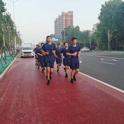 定兴县华建路消防救援站组织开展五公里跑训练
