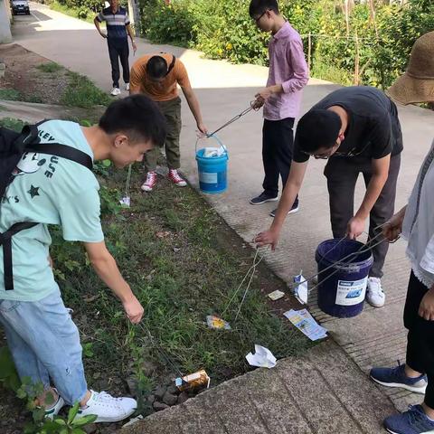 美化社区，不惧烈日-金华平安产险志愿者服务队