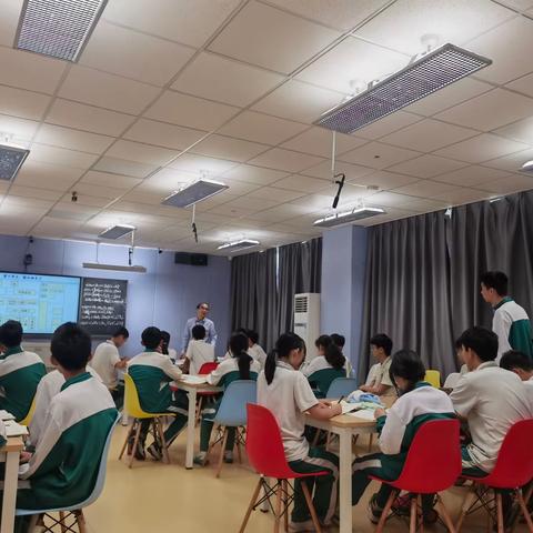 校长示范赋新能 引领教研共成长——海南华侨中学美丽沙分校校长公开课纪实