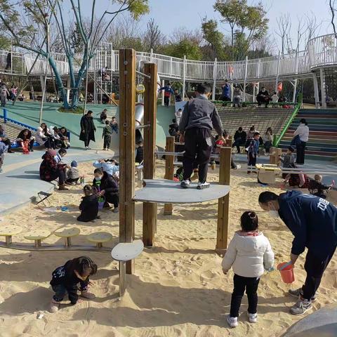 瀚瀚琪琪，体育公园玩耍的一天