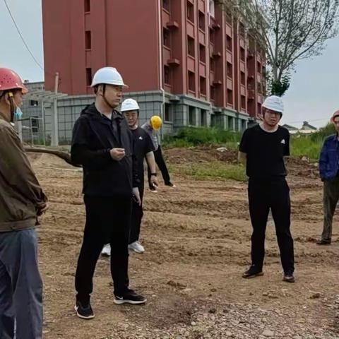 【能力作风建设】科级干部走流程——住建局邓伟深入建筑工地检查指导安全生产、疫情防控工作