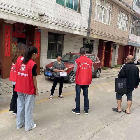 李棋社区开展入户推进60岁以上人群接种新冠疫苗工作