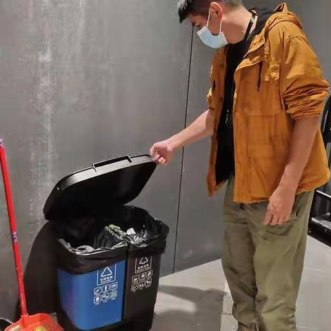 【光明街道】光明街道对辖区十二类场所进行巡查，落实巡查督导责任