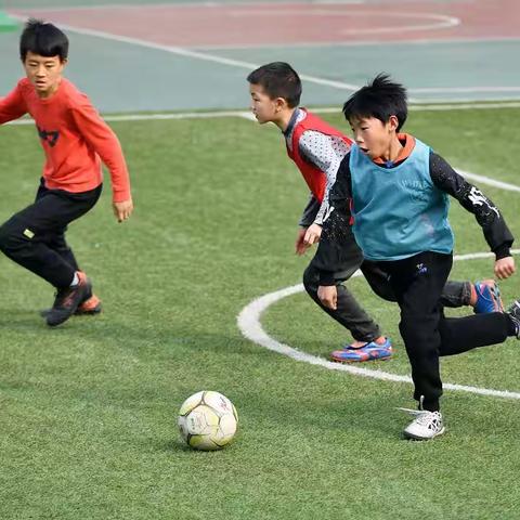 蒋庵小学五年级足球社团活动