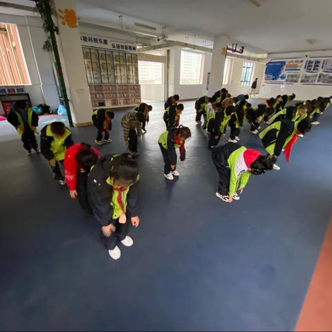 北港小学三年级篮球社团