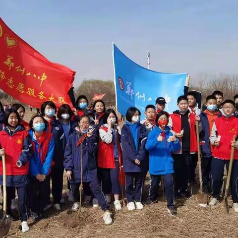 学习雷锋精神  展中学生风采