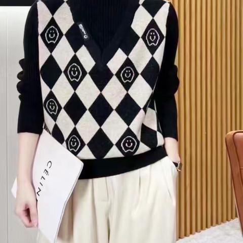 新款精品毛衣纤绒线针织面料柔软舒适透气，批发价格45–65，联系方式13773699149